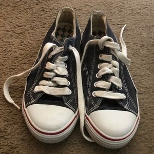 Black city sneakers size 6